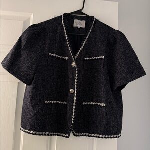Chic Black and White Short Sleeve Jacket